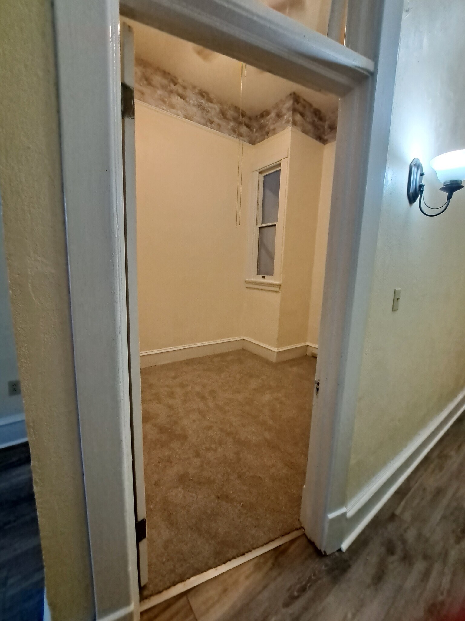 Front side room with light shaft - 129 Main St