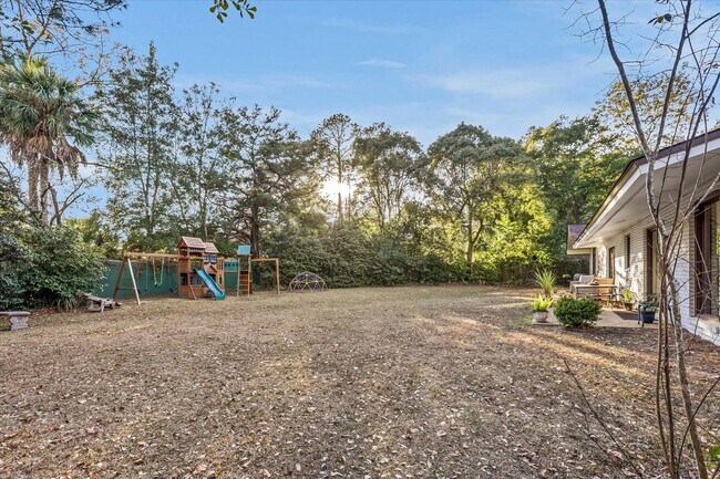 Building Photo - Mid-Century Home in Killearn Estates