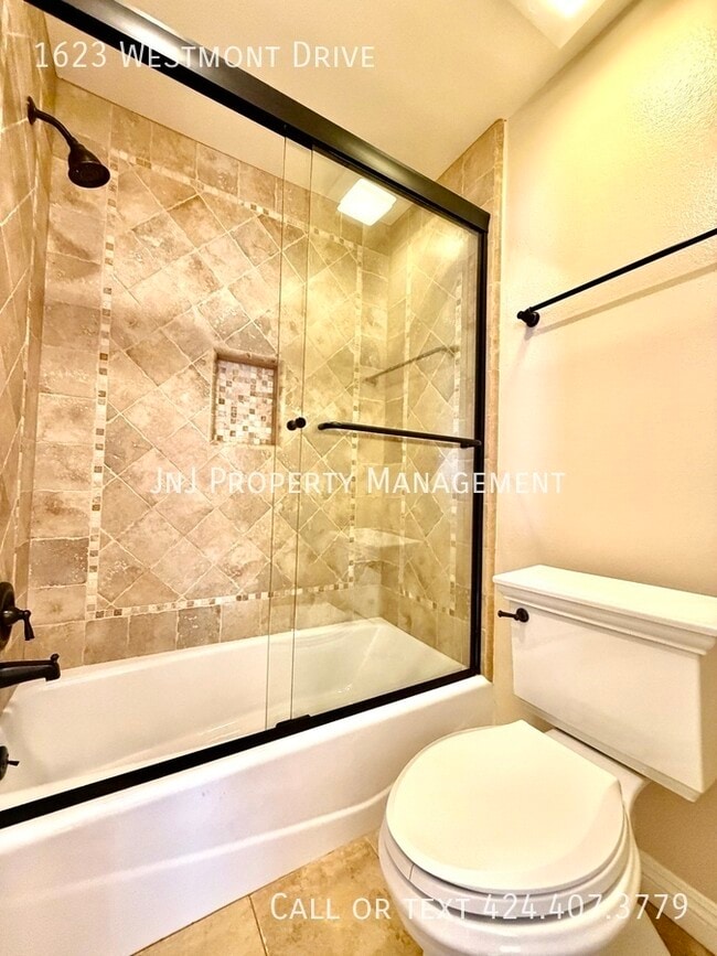 Building Photo - 1623 Westmont Dr