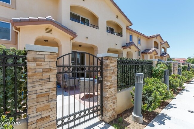 Building Photo - 327 Newbury Vista Ln