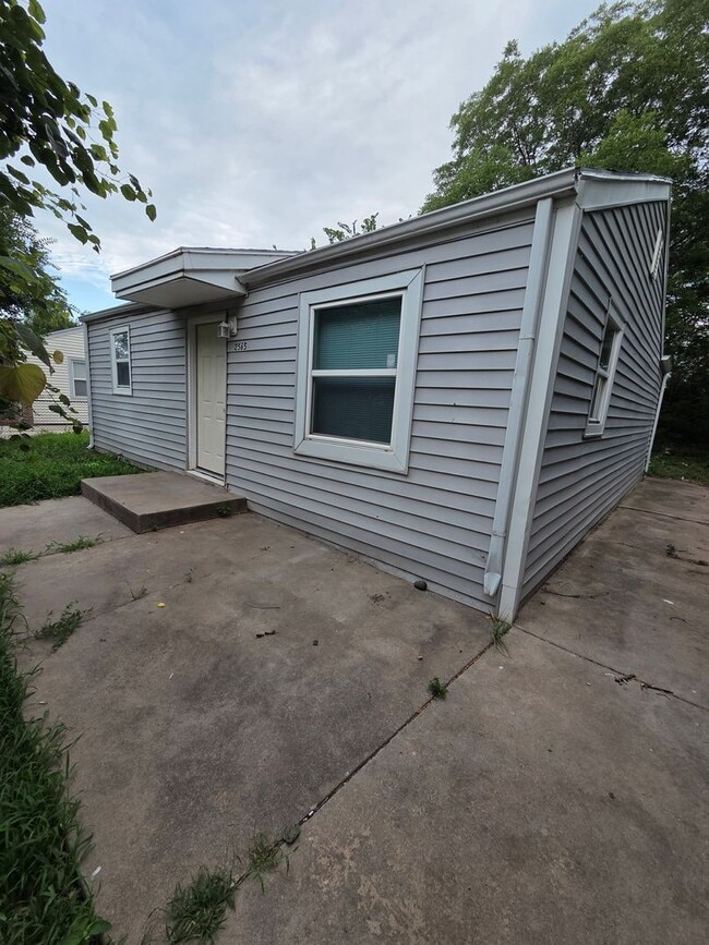 Building Photo - 2565 N Kansas St