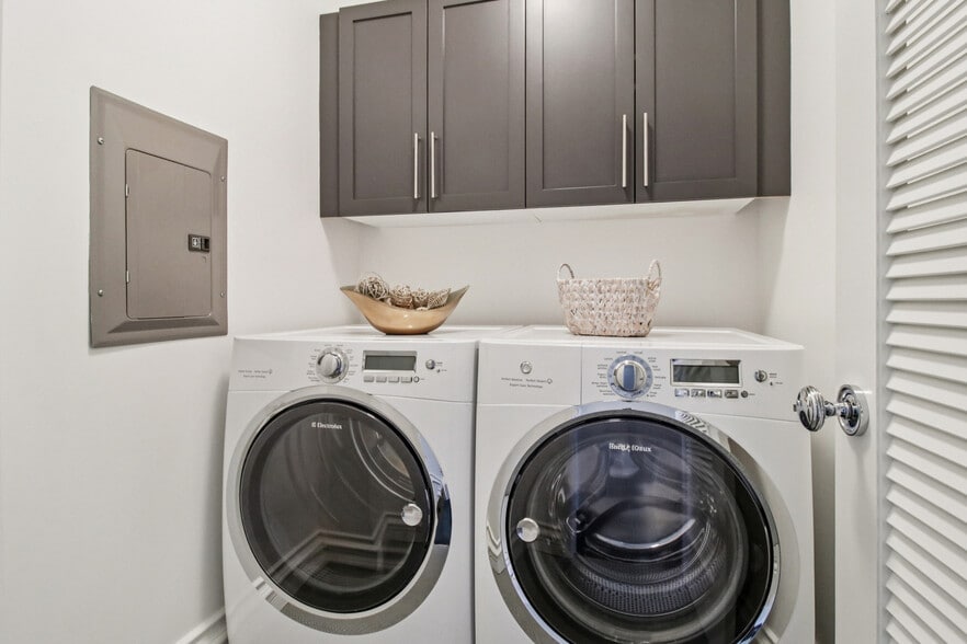 Building Photo - 356 Santana Row