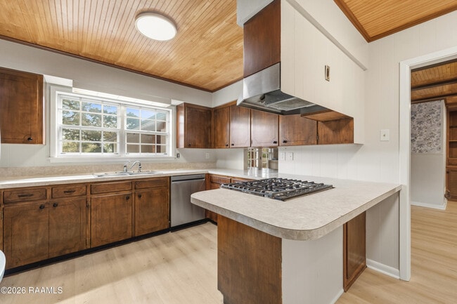 Building Photo - 1401 E Bayou Pkwy