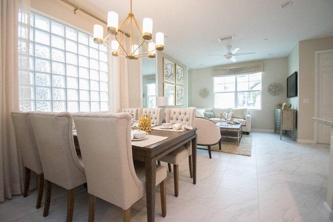 Building Photo - 14426 Emerald Pl Wy