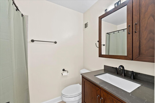 Building Photo - "Luxurious Reston Retreat: Spacious 2400 S...