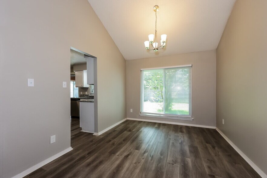 Building Photo - 2533 Bentley Dr