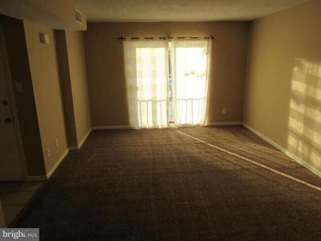 Building Photo - 820A Putnam Blvd
