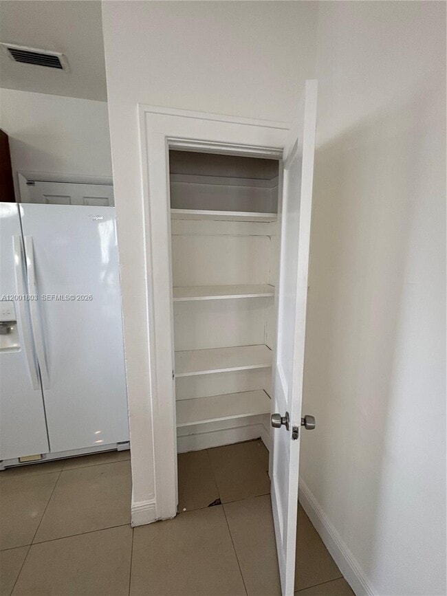 Building Photo - 1560 NW 25th Ave