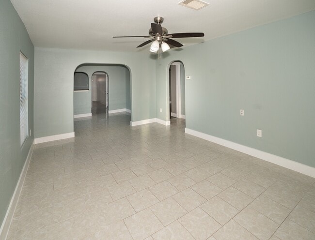 Building Photo - 4826 Bristol St