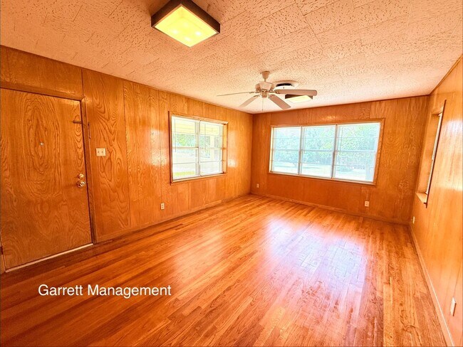 Building Photo - 1074 US-281