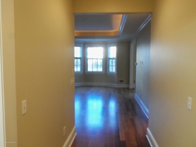 Building Photo - 1031 Oval Rd