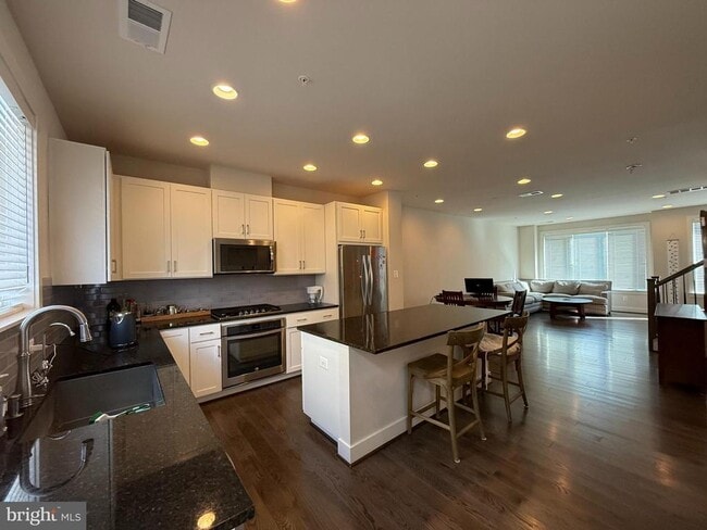 Building Photo - 6611 Eames Wy