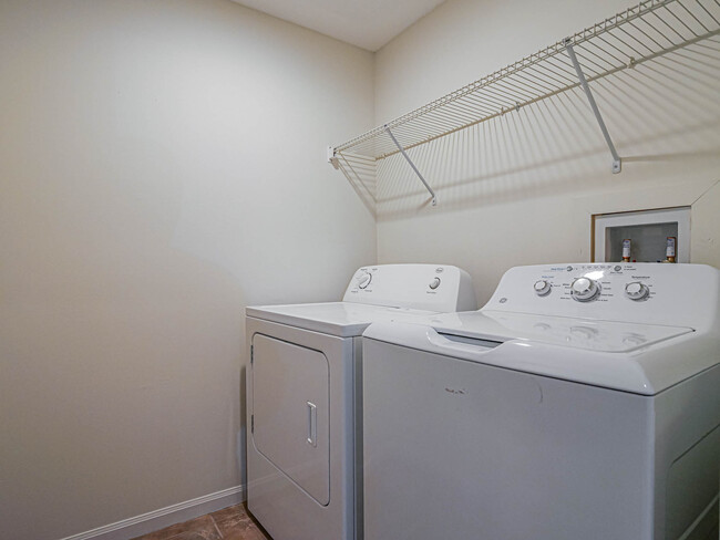 Building Photo - 5060 Fairways Cir