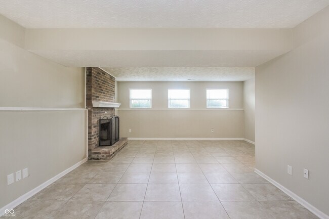 Building Photo - 5678 Colonist Cir