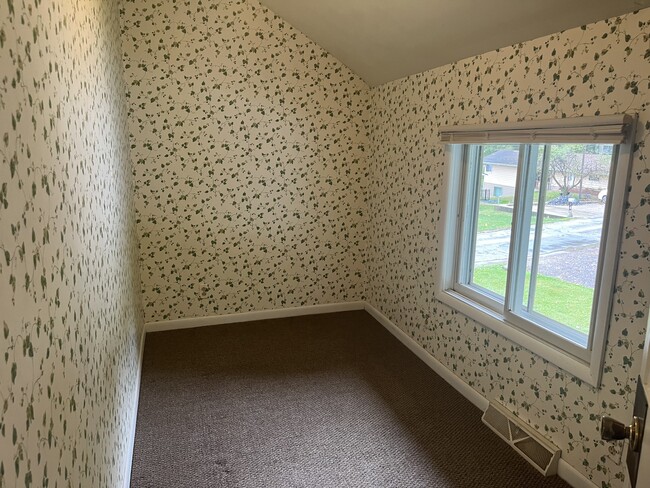 Building Photo - 2088 Chapman Lake Dr