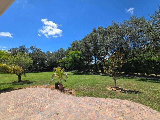 Building Photo - 9310 Silver Glen Way