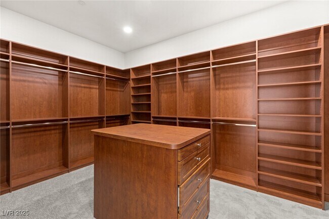 Building Photo - 540 Regents Gate Dr