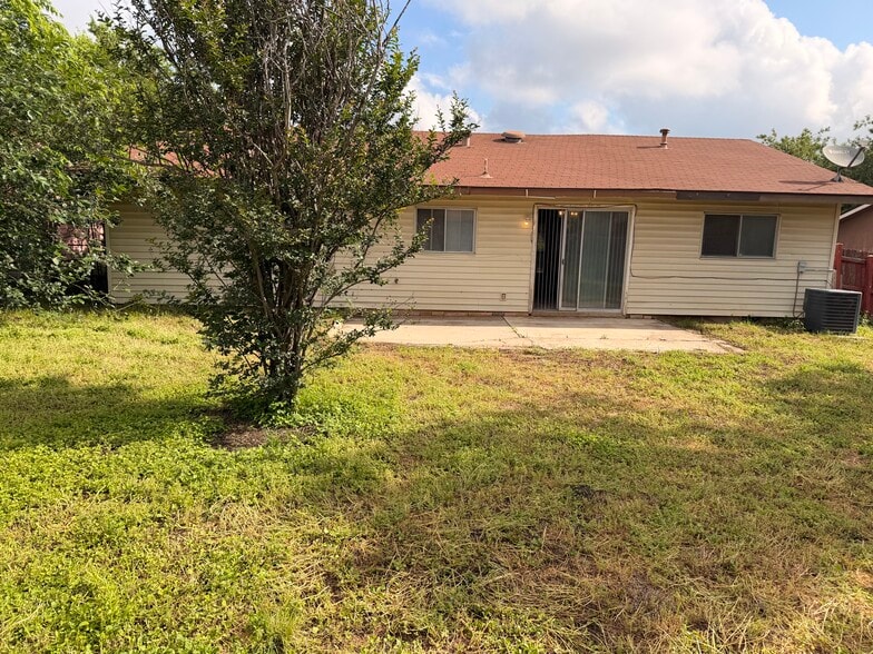 Building Photo - 5910 Lubbers Way