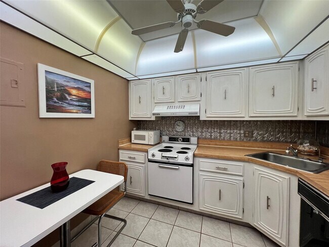 Building Photo - 101 Briny Ave