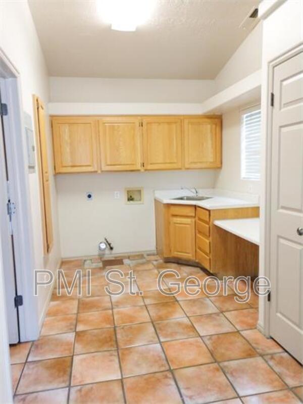 Building Photo - 1569 Tamarisk Dr
