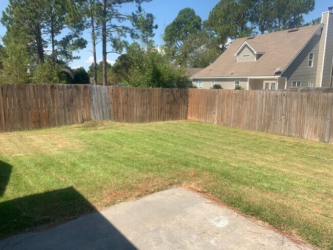 Building Photo - 4bd/2ba located in the Highlands Subdivision right off of Bemiss.