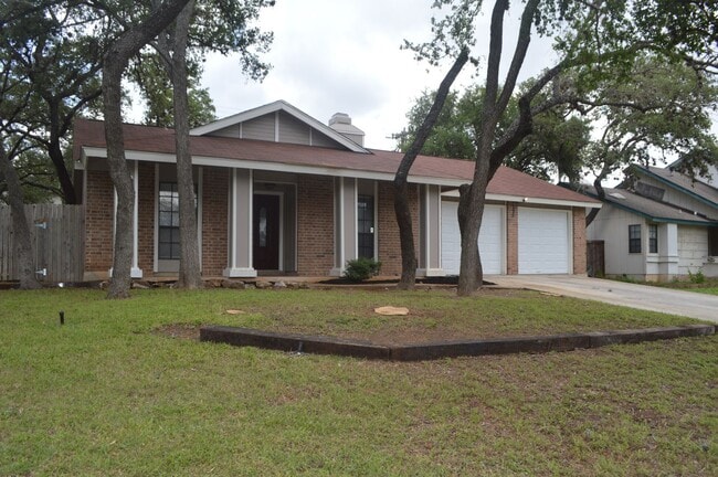 Building Photo - Gorgeous, Spacious 4 bed 2 bath