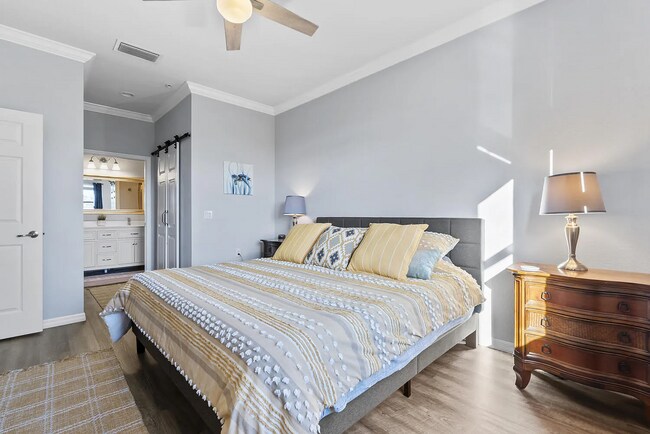 Building Photo - 9715 Acqua Ct