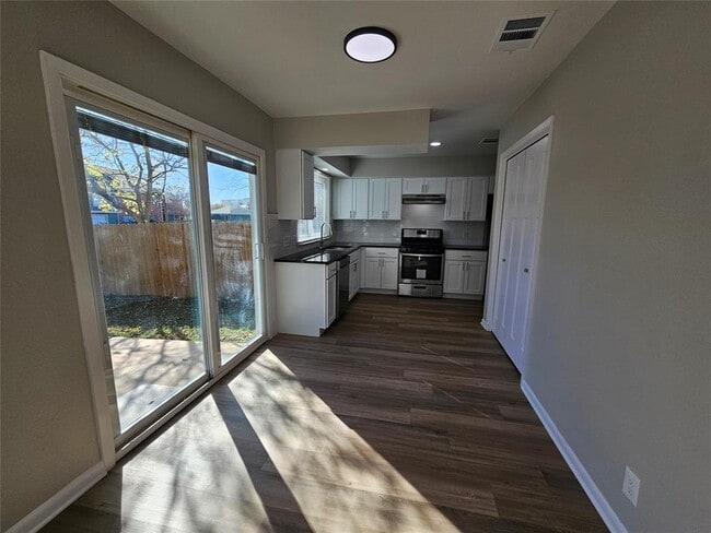 Building Photo - 1418 Hyridge Cir