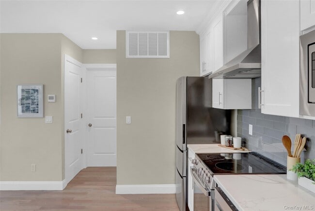 Building Photo - 610 Jericho Tpke