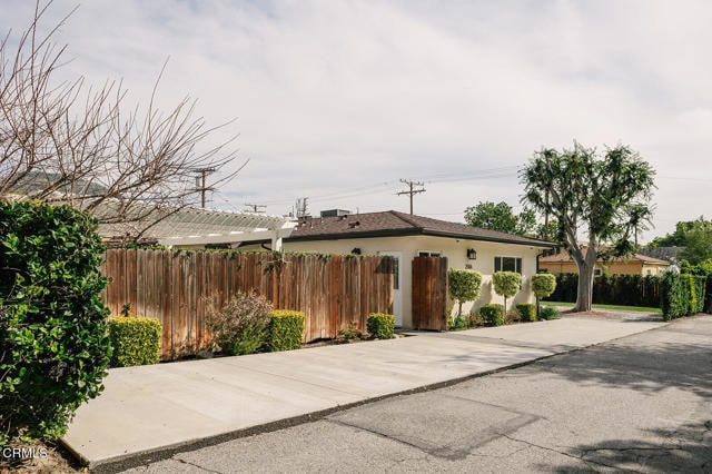 Building Photo - 2506 Weston Pl