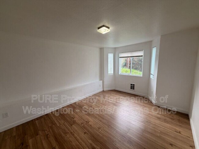 Building Photo - 1706 E 56th St