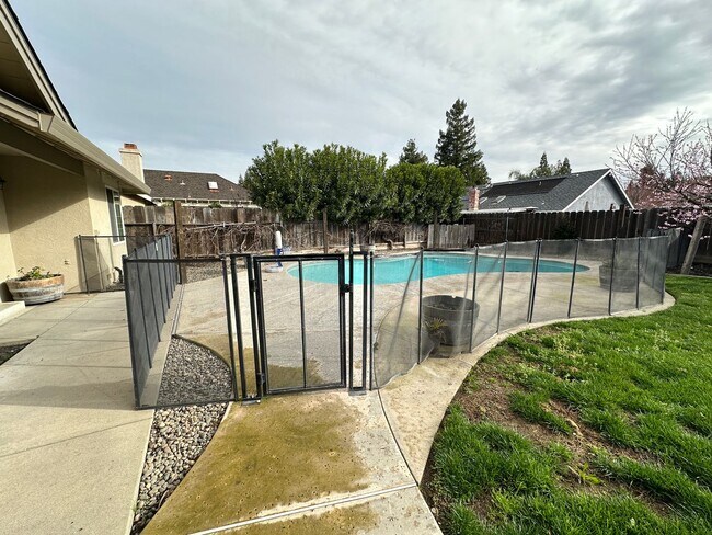 Building Photo - 1780 Paddock Ln