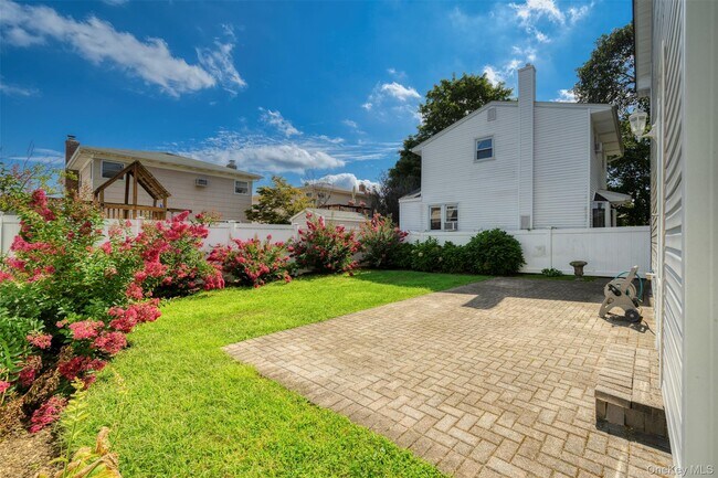 Building Photo - 11 7th St