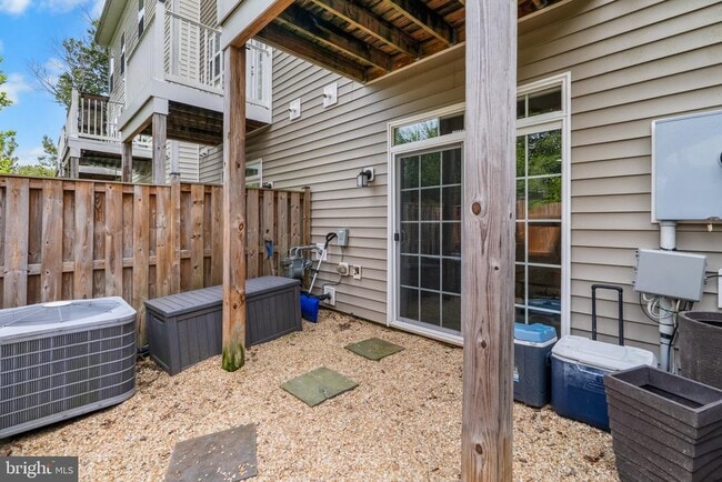 Building Photo - 7410 Riding Meadow Way