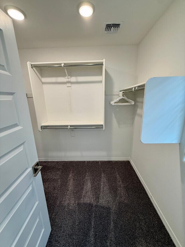 Building Photo - 14220 W Buckskin Trl