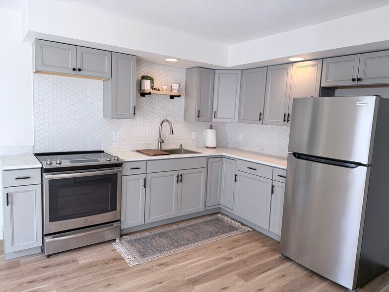 Kitchen - 221 Baldwin St