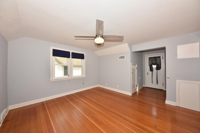 Building Photo - 309 W Washington St