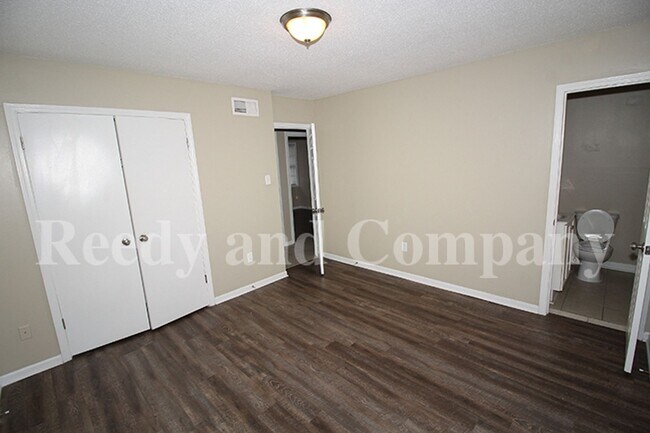 Building Photo - 4041 Hitchcock Dr