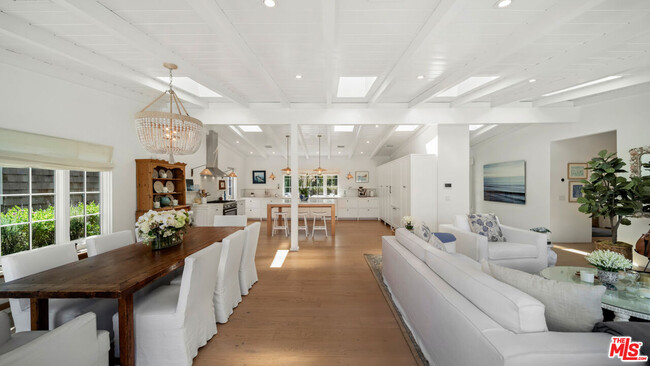 Building Photo - 6540 Dume Dr