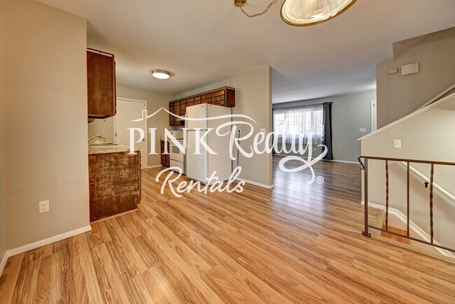 Building Photo - Nice 4 Bedroom Close to Peterson AFB and S...