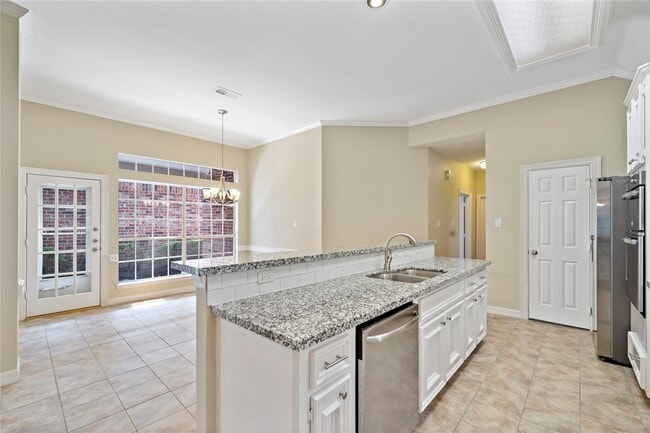 Building Photo - 6627 Queensclub Dr