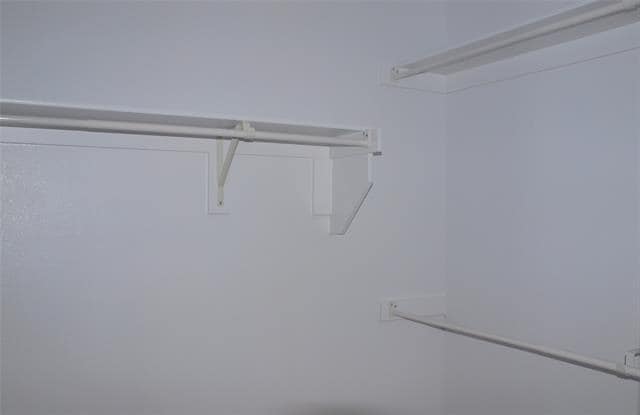 Building Photo - 2209 Sun Creek Dr