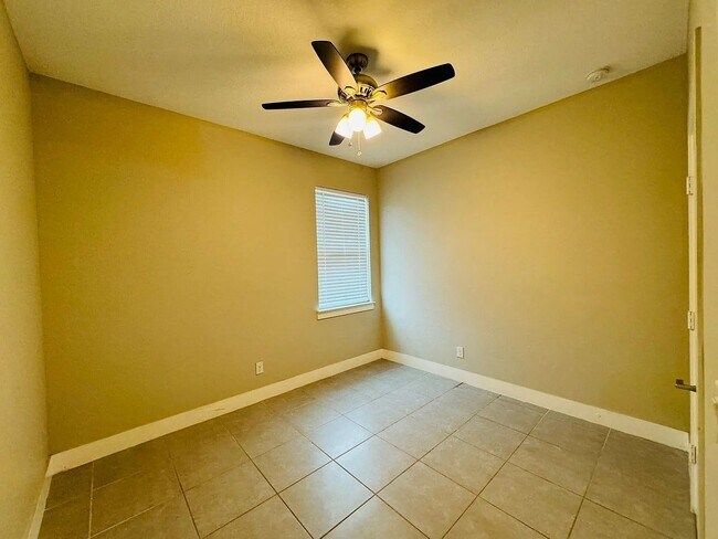 Building Photo - Beautiful New 3-Bedroom Home with Spacious Layout & 2-Car Garage in Poinciana Villages