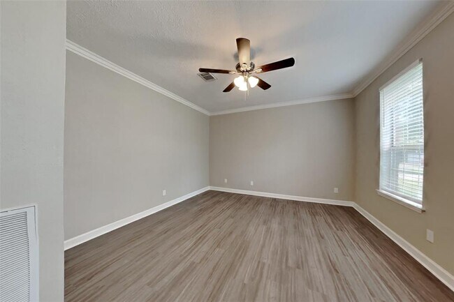 Building Photo - 6910 Springcrest Ct