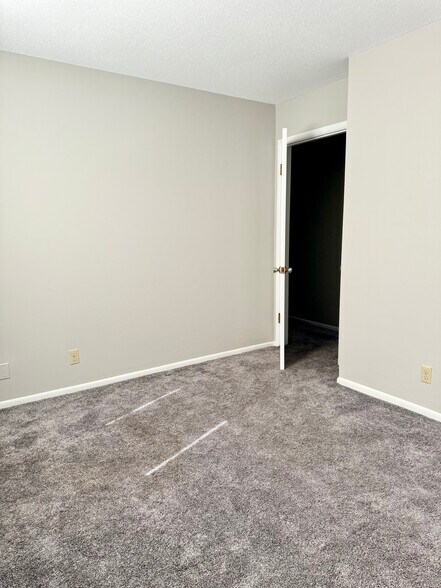 Building Photo - 1921 E 33rd St