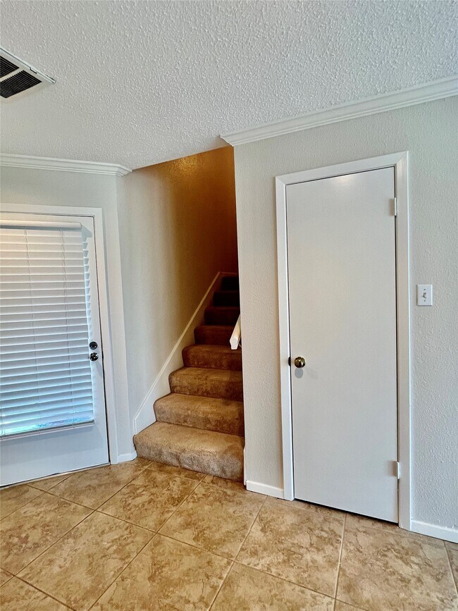 Building Photo - 21 April Hill