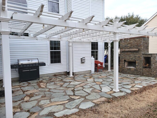 Building Photo - Stunning four bedroom in Charleston National on large lot - Mt. Pleasant