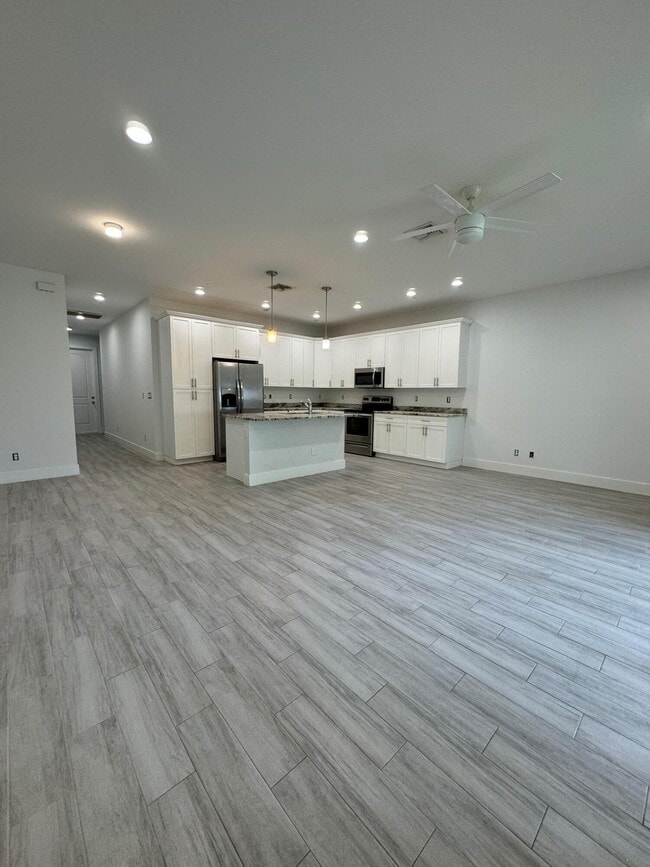 Building Photo - 1031 Mango Dr