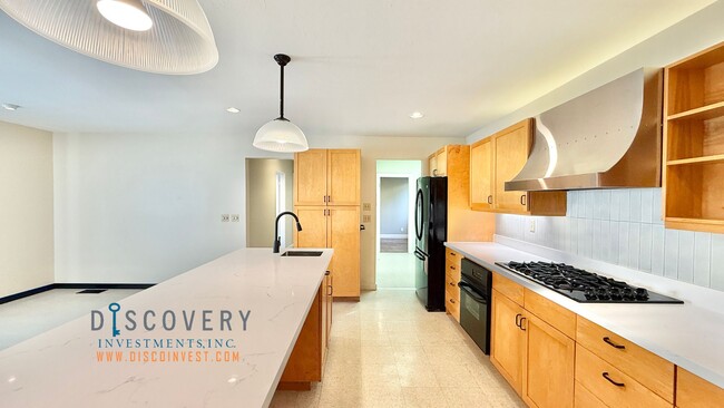 Building Photo - Updated MCM Gem in Adams Point