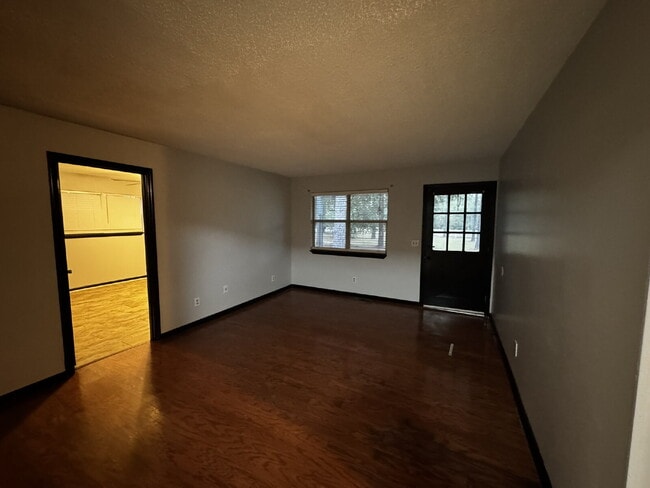 Building Photo - Home For Rent